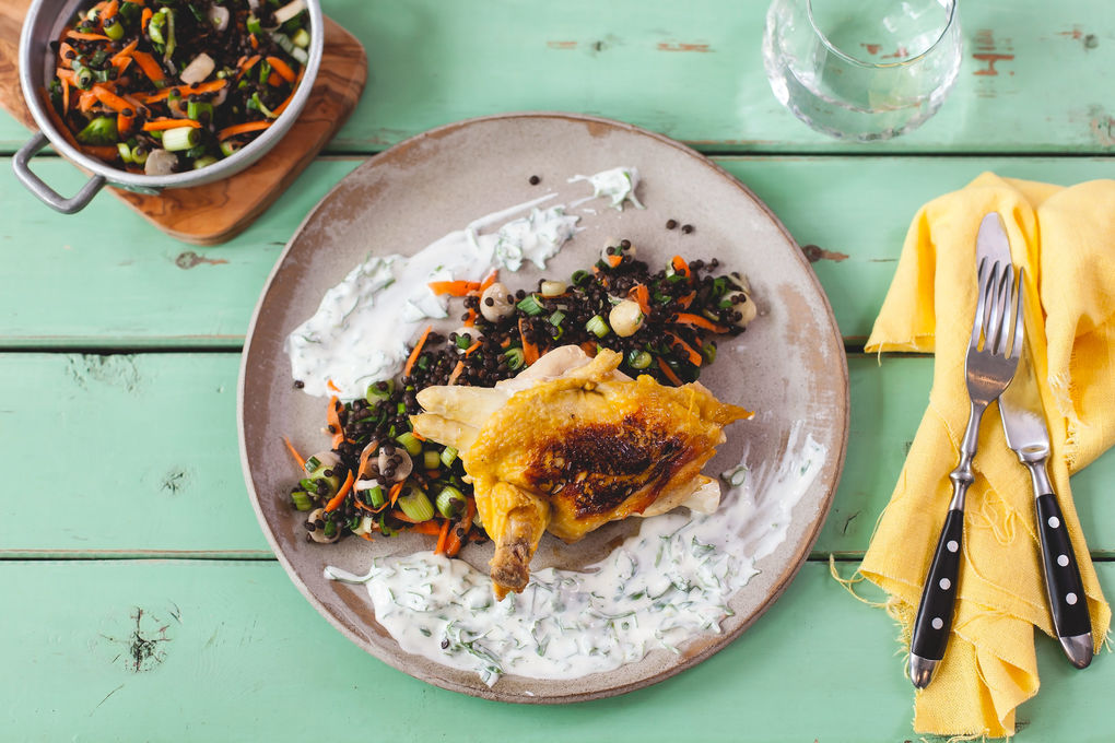 Spargel-Huhn mit Estragon- Joghurt und lauwarmem Linsensalat