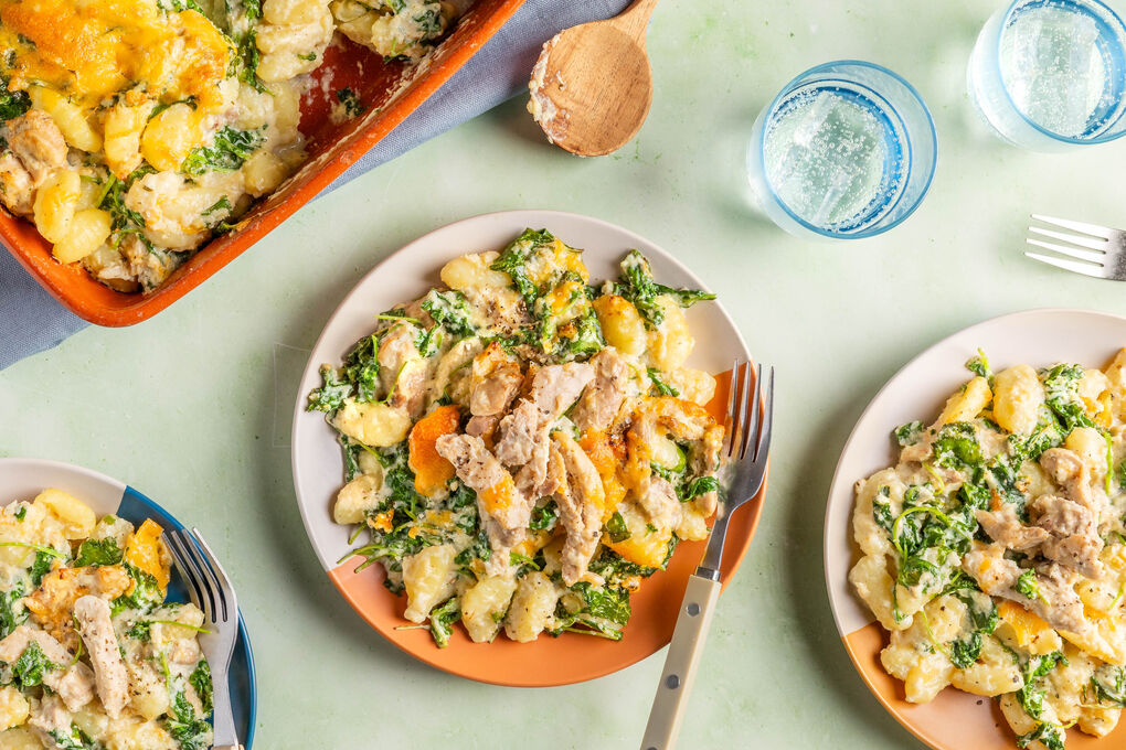 Cremiger Hähnchen-Grünkohl-Auflauf mit Gnocchi und Blumenkohl-Käse-Sauce