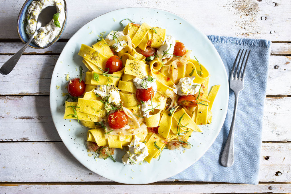 Fettuccine mit Ricotta und aromatischer Tomaten-Fenchel-Sauce
