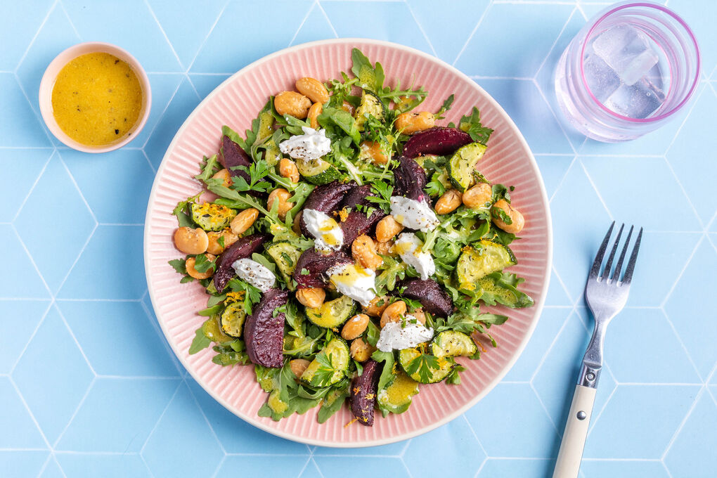 Warmer Rote-Bete-Salat mit Ziegenkäse Low Carb mit Zucchini, Bohnen und Rucola