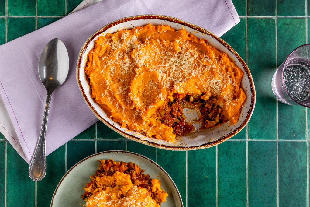 Shepherd’s Pie mit Süßkartoffelhaube und saftiger Rinderhack-Gemüse-Füllung