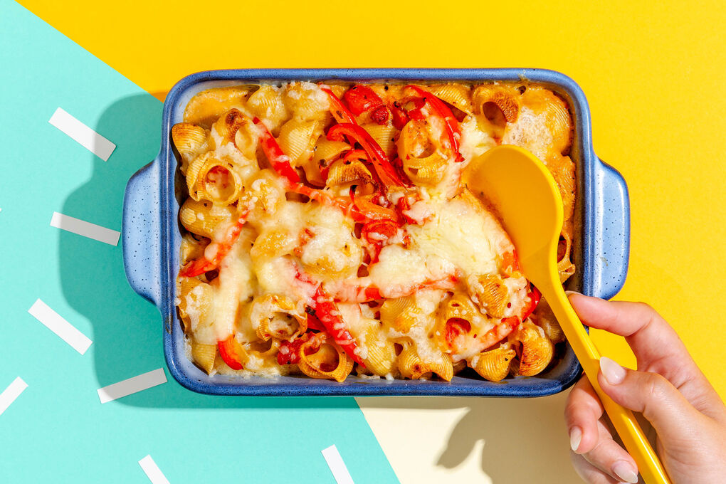 Italienischer Conchiglie-Auflauf mit Auberginen-Oliven-Sauce & frischem Gemüse