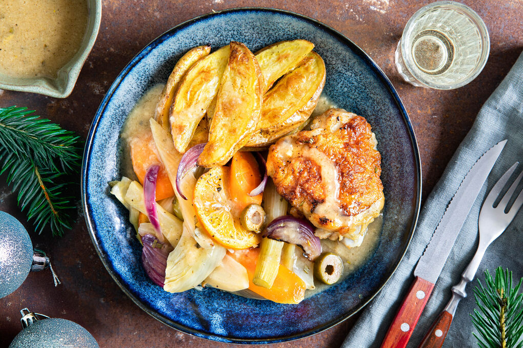 Hähnchen an Fenchelgemüse mit Orange und gebackenen Kartoffeln