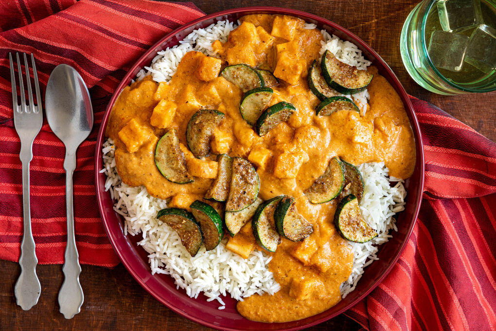 Sahnig-feines Zucchini-Paneer-Curry mit Cashews und Vollkornreis