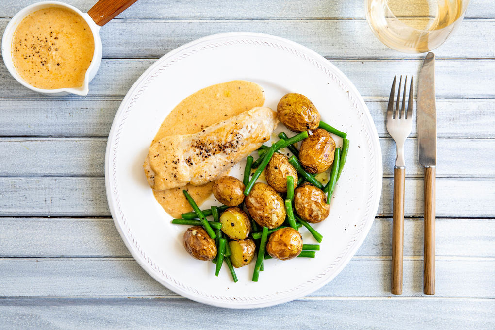 Hähnchenbrust mit Knoblauchsauce und warmem Kartoffel-Bohnen-Salat