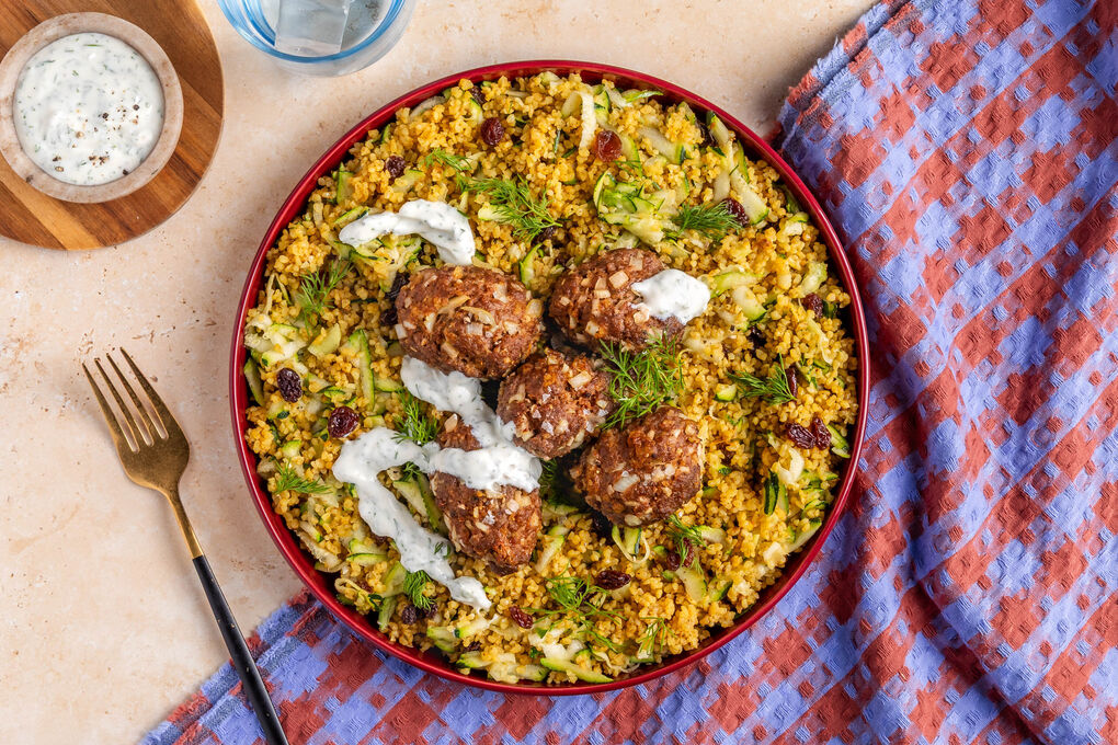 Arabische Köfte vom Bio-Rind mit Bulgur-Rosinen-Salat und Joghurtdip