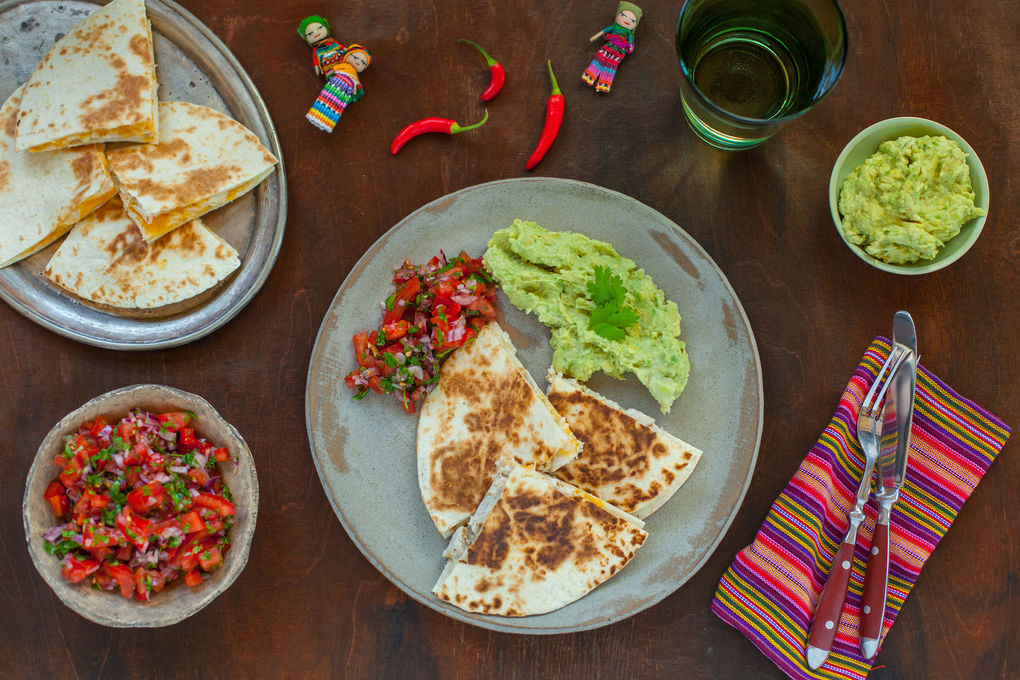Hühnchen Quesadillas mit Pico de Gallo und Guacamole