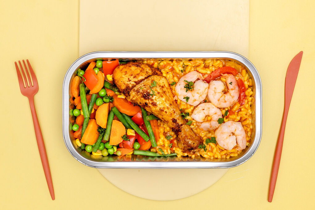 Paella mit Hähnchen & Garnelen würzig-fein mit Safran & Gemüse