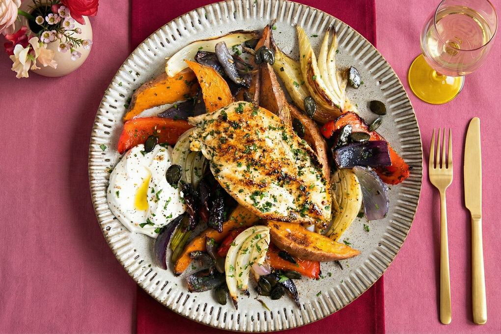 Bunter Grillhähnchen-Salat mit Süßkartoffel und Estragon