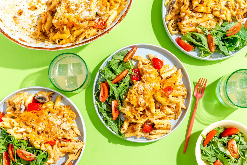 Italienisches „Mac ’n’ Cheese“ mit frischem Rucola-Tomaten-Salat