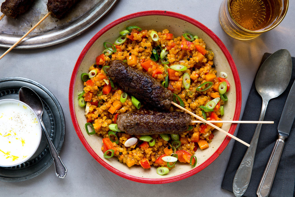 VOIDWürzige Köfte mit Linsensalat und Zitronenjoghurt