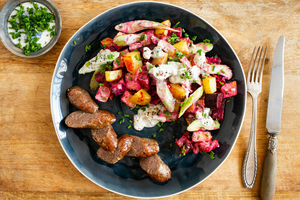 Deftige Rindswurst mit Kartoffel-Rote-Bete-Salat