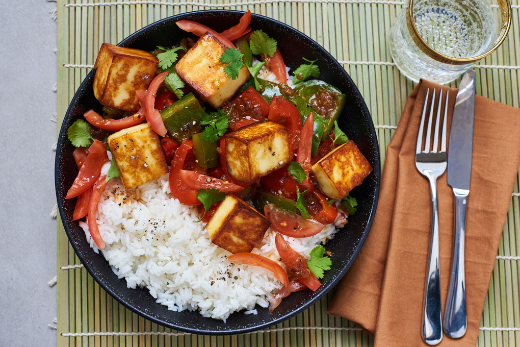 Knuspriger Paneer mit Paprika und Biryani-Sauce