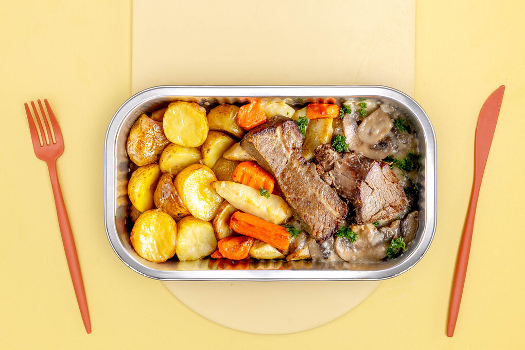 Brisket mit Gemüse und cremiger Pilzsauce