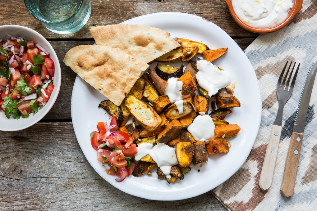 Indisches Ofen-Gemüse mit Tomaten-Koriander-Salsa