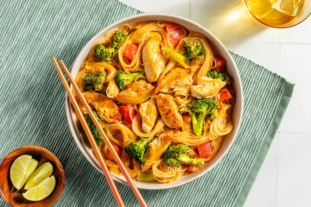 Scharfes Curry mit Glasnudeln & Bio-Huhn mit knackigem Brokkoli und Tomaten
