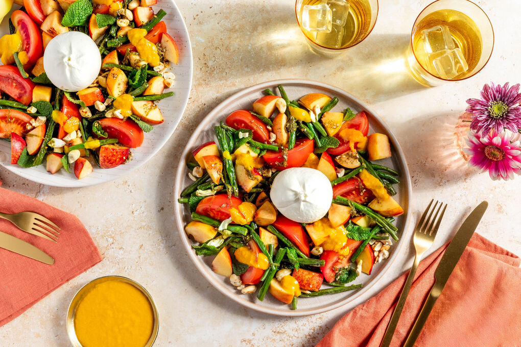 Nektarinen-Bohnen-Salat mit Burrata und Paprika-Miso-Dressing