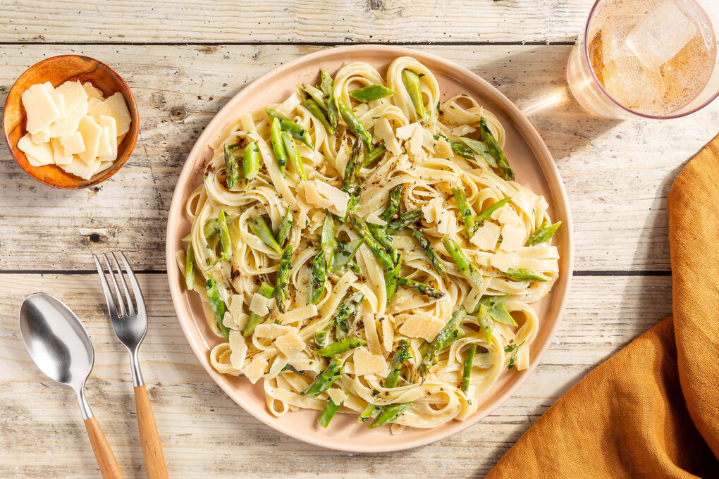 Getrüffelte Pasta mit Spargel und frischen Kräutern