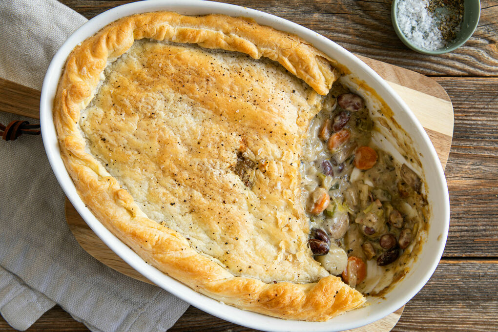 Veganer Borlotti-Gemüse-Pie mit Blätterteig und cremiger Sauce