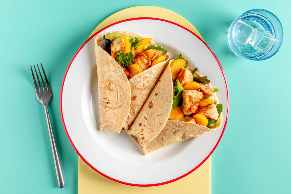 Guacamole-Hähnchen-Wraps mit Orangen und knackigem Salat