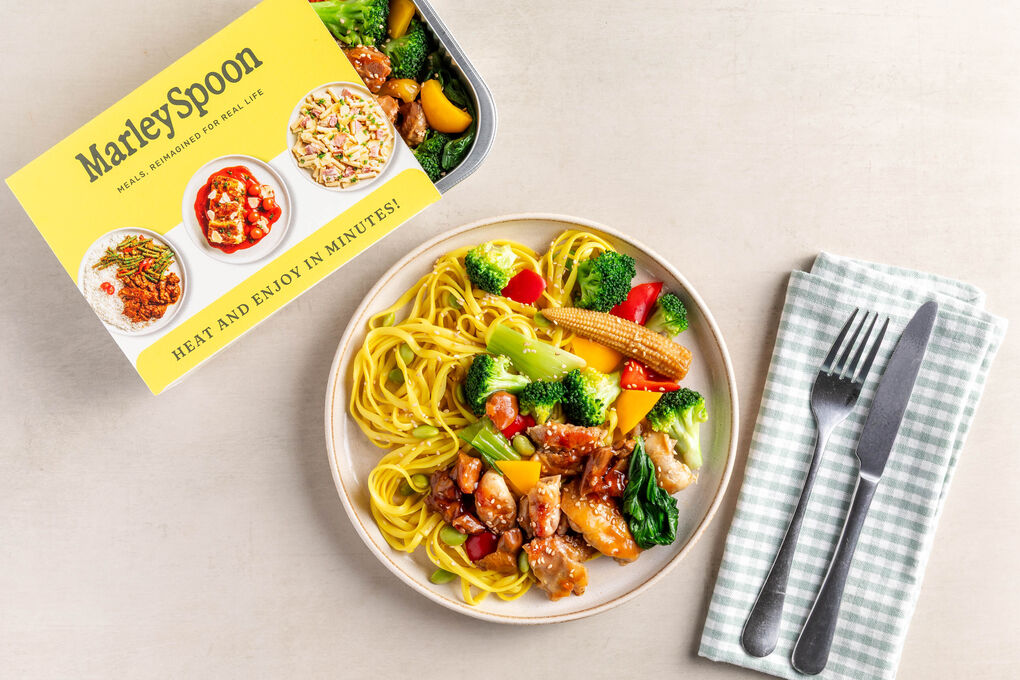 Teriyaki-Hähnchen mit Nudeln und Gemüse