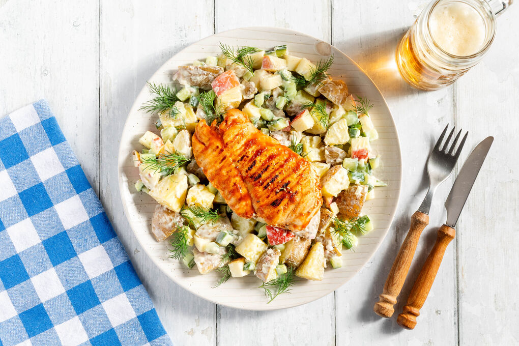 Würziges Hähnchenfilet kross gebraten mit fruchtigem Kartoffel-Dill-Salat