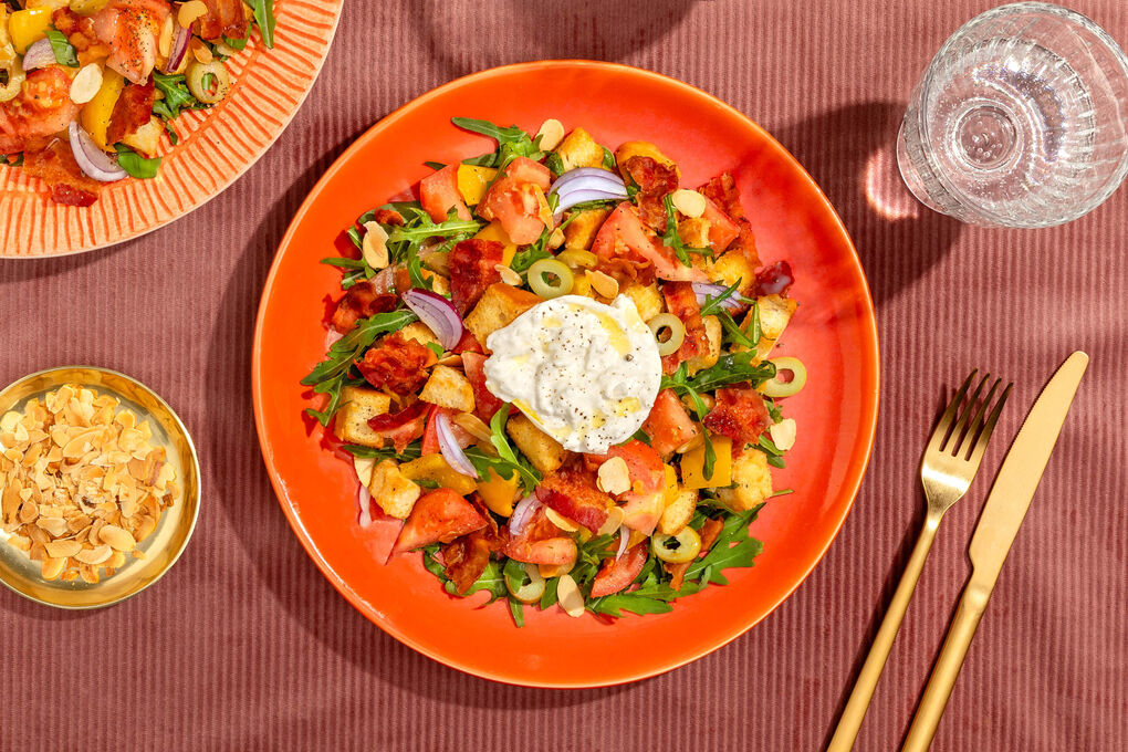 Italienischer Brotsalat mit Burrata & Speck würzig-fein mit Rucola und Oliven