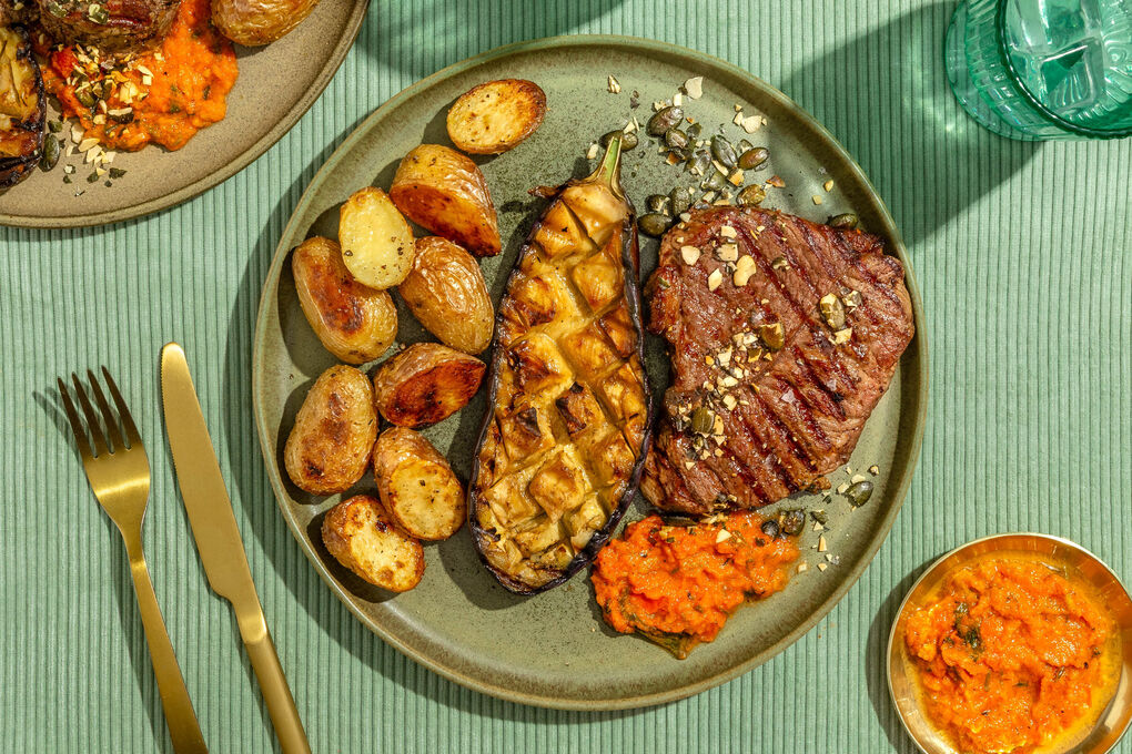 Rinderhüftsteak & Aubergine vom Grill mit Kartoffeln und rauchiger Tomatensalsa