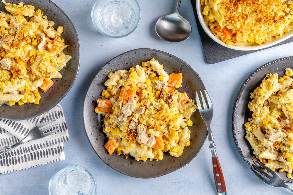 Thunfisch-Pasta-Auflauf mit Karotten, Mais und Käse