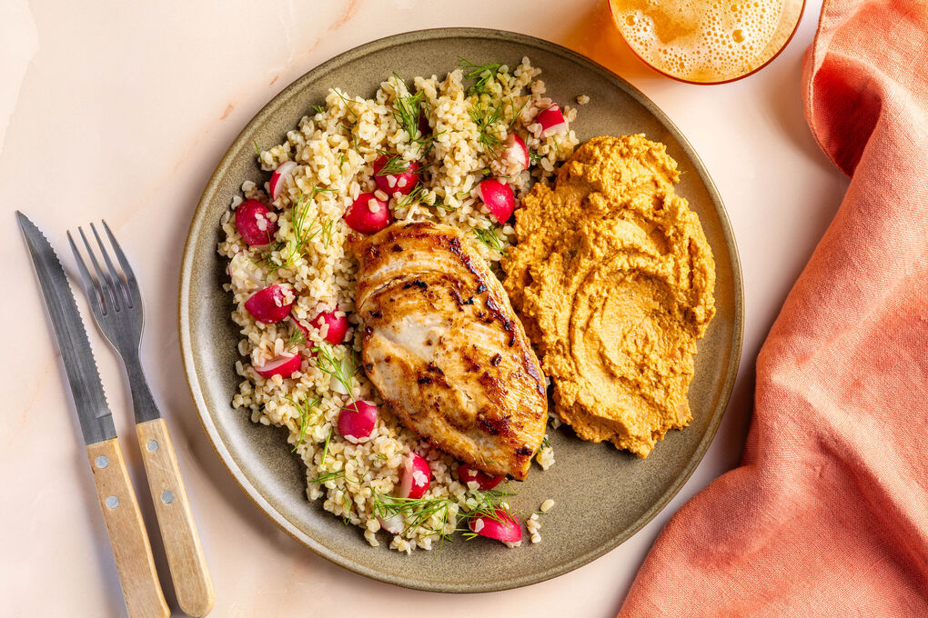 Hähnchen georgische Art mit Bulgursalat und Karotten-Walnuss-Dip