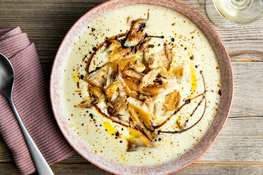 Blumenkohlsuppe mit Räuchermakrele Low Carb mit Granatapfelsirup