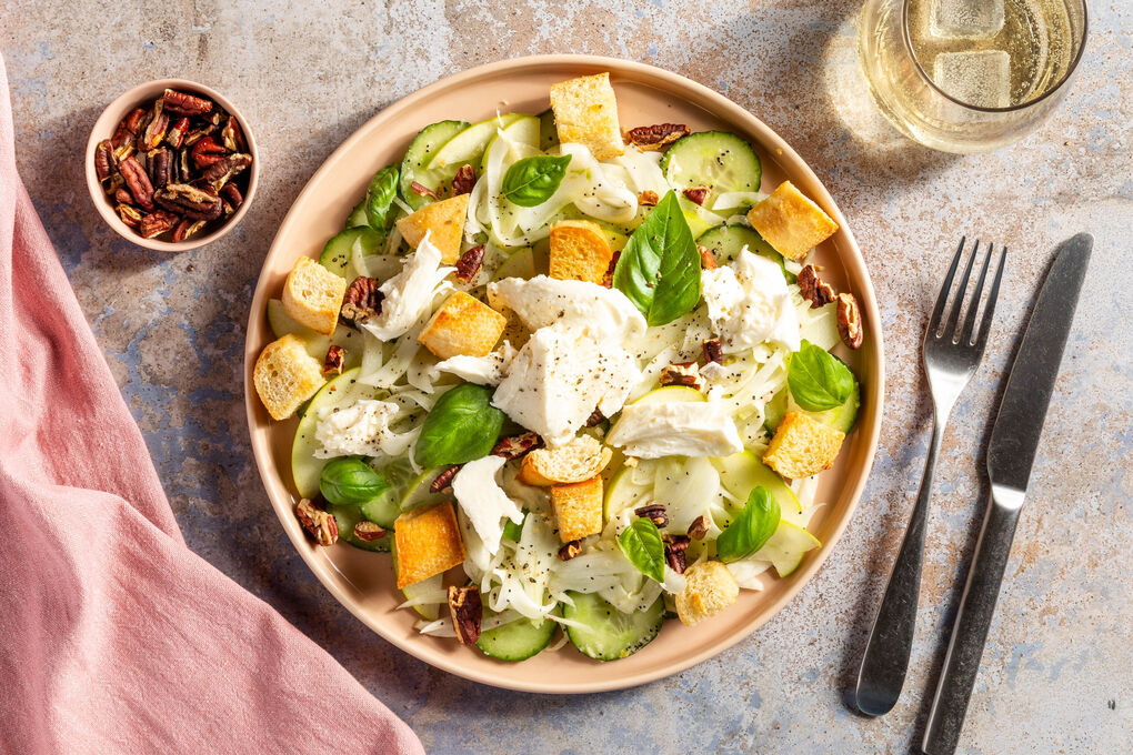Apfel-Fenchel-Panzanella mit Zitronen-Mohn-Dressing