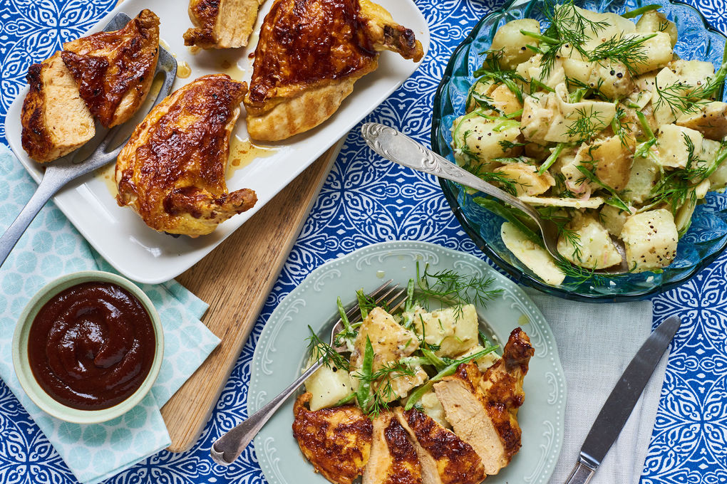 Saftiges Grill-Hähnchen mit Kartoffel-Apfel-Salat
