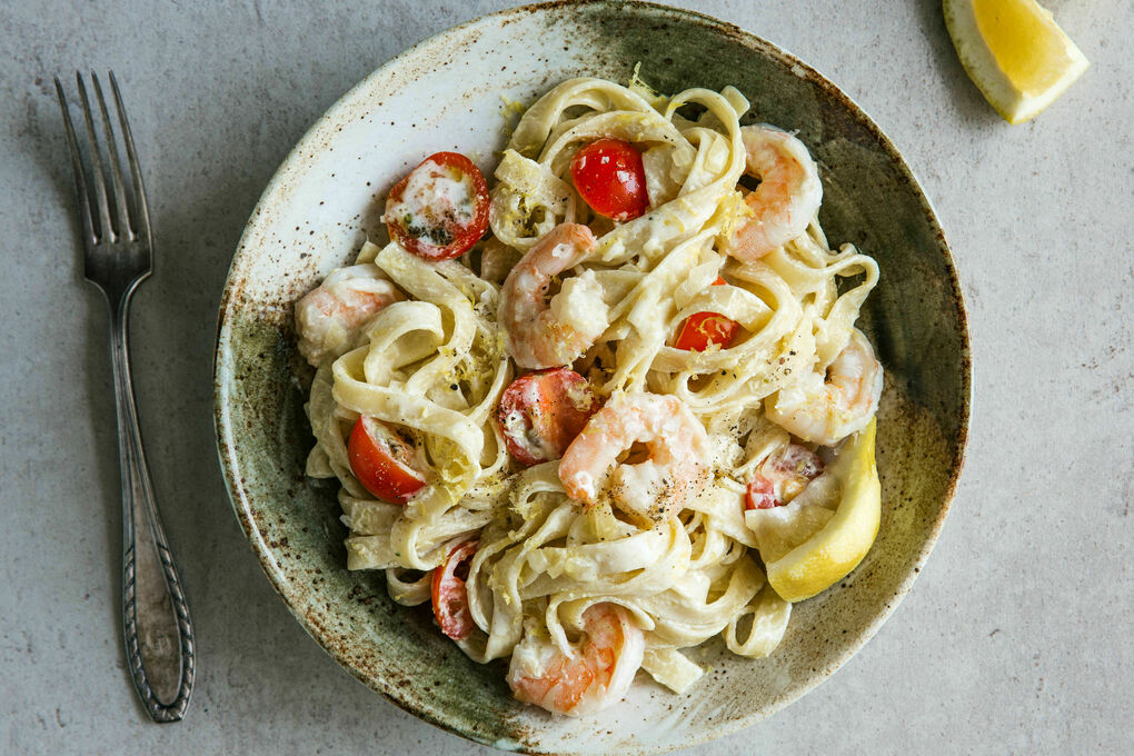 Schnelle Garnelen-Pasta in cremiger Zitronensauce