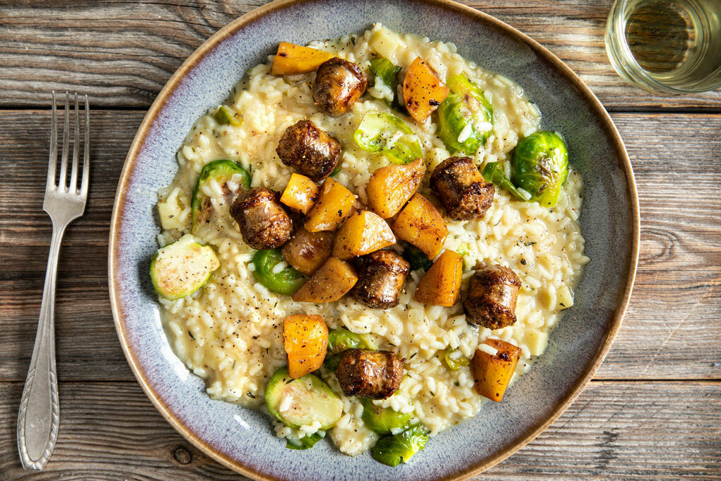 Risotto mit Rindswurst und Rosenkohl fruchtig-fein mit Apfel, Pastinake und Käse