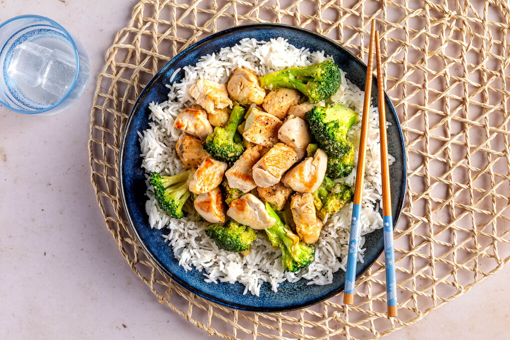 Hähnchen in Miso-Glasur mit Brokkoli auf lockerem Basmatireis