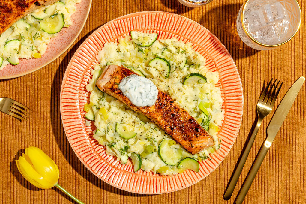 Würziger Gyros-Lachs auf Kartoffel-Lauch-Stamppot mit Zucchini