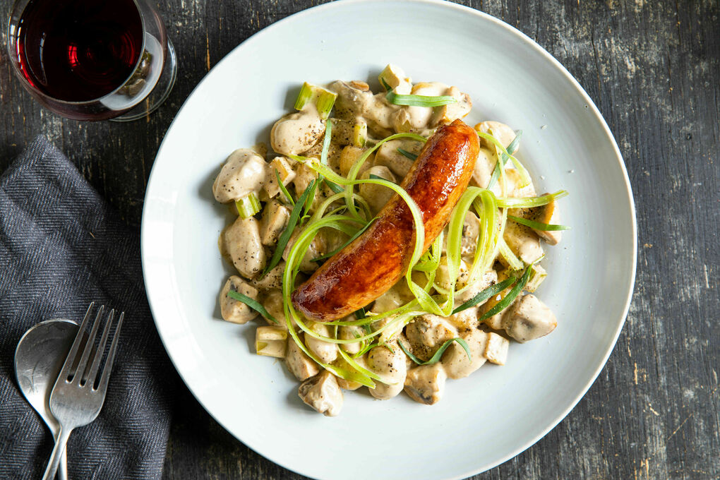 Rindswurst auf cremigen Pilz-Gnocchi mit Estragon und Sellerie