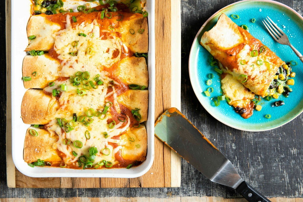 Enchiladas mit extraviel Käse und Bohnen-Spinat-Gemüse mit Mais