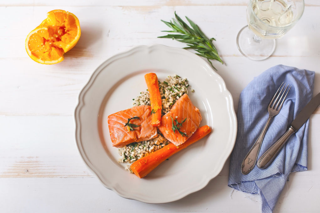 Lachs-Papillote mit Karotten und Estragon-Graupen