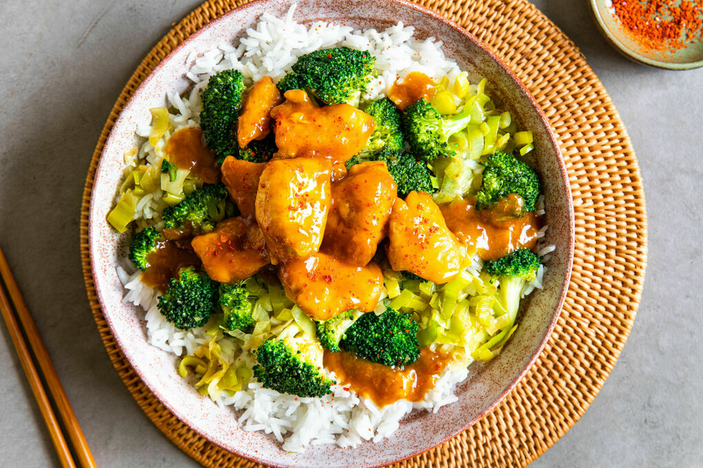 Hähnchen in Orangensauce dazu Brokkoli-Lauch-Gemüse und Reis