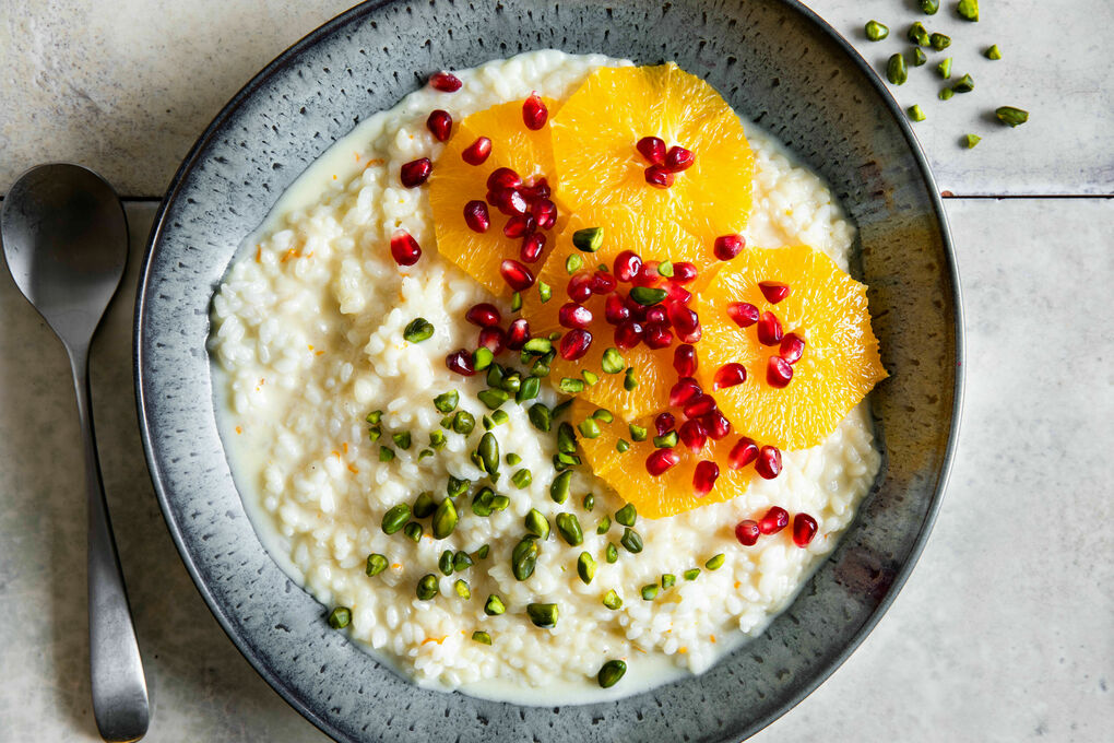 Weißes Schokoladenrisotto mit Pistazien fruchtig-fein mit Granatapfel und Orange