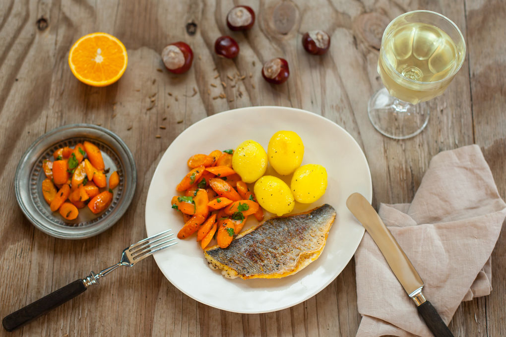 Knusprige Dorade mit Fenchel saat-Orangen-Karotten und Kartoffeln