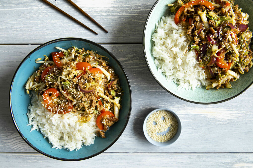 Schnelle Hackfleisch-Gemüse-Pfanne fruchtig-fein mit Orange, dazu Reis