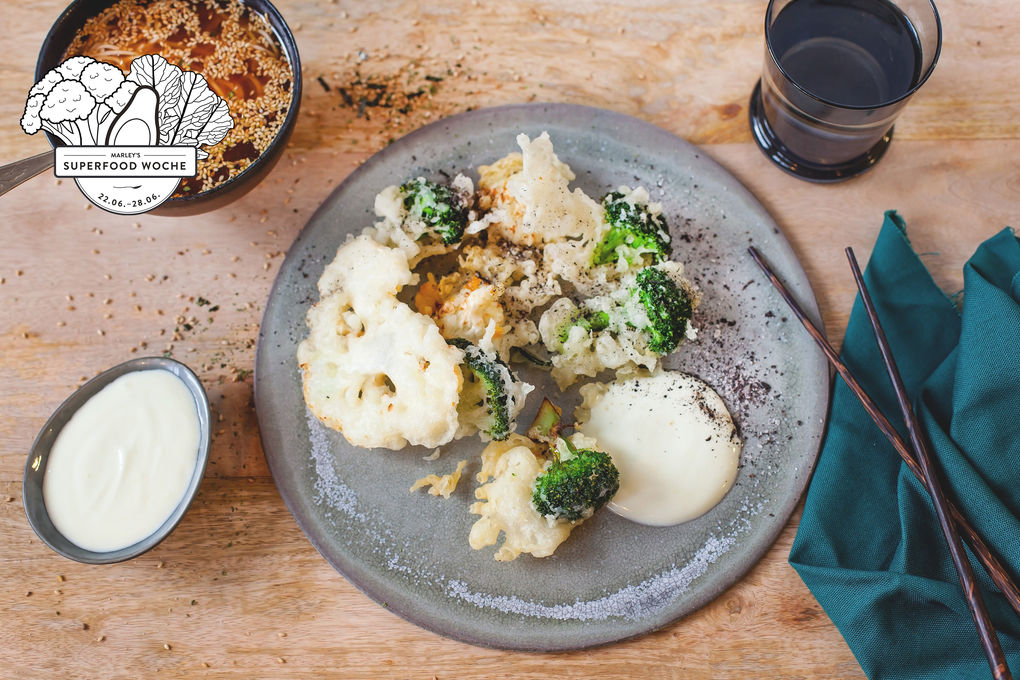 Tempura-Gemüse mit Joghurt-Dip und Misosuppe