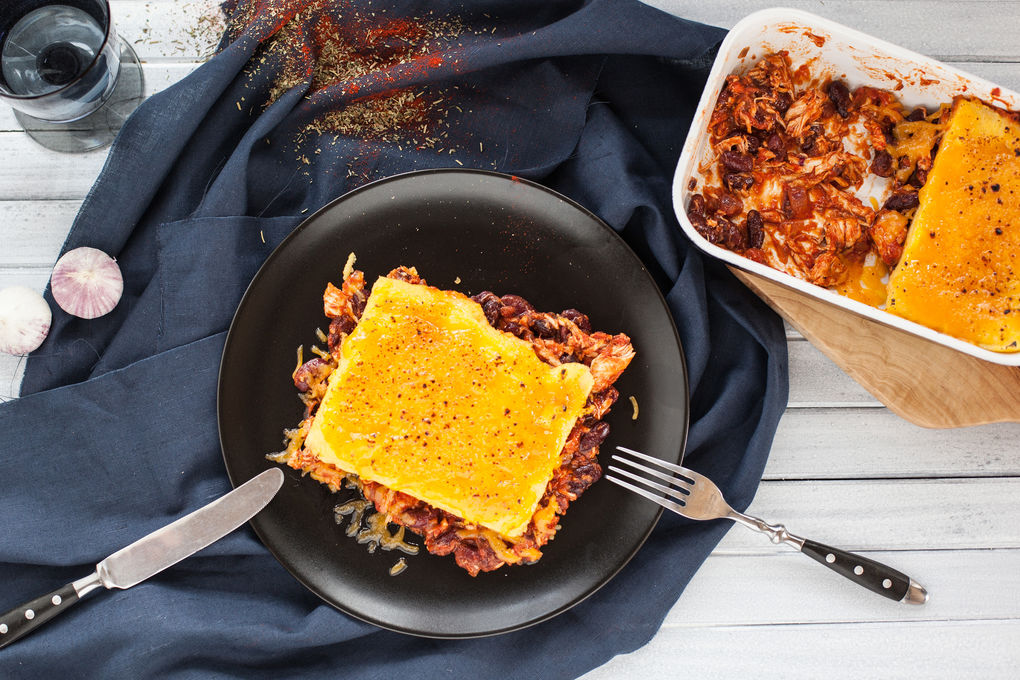 „Chicken Tamale Pie“ mit Huhn-Tomaten Füllung und Polentakrust