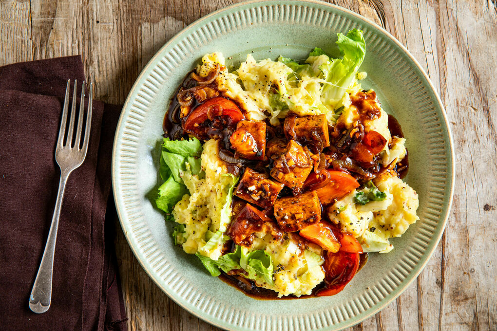 Tofu in würziger Ketjap-Manis-Sauce auf Kartoffel-Endivien-Stampf mit Käse