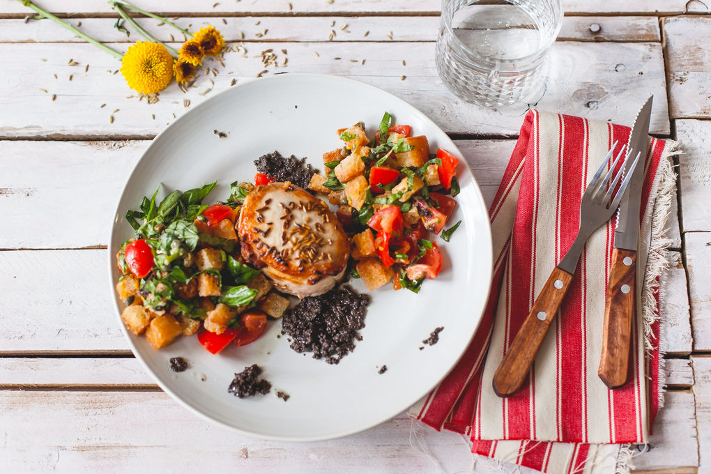 Saftiges Spanferkel mit Brotsalat