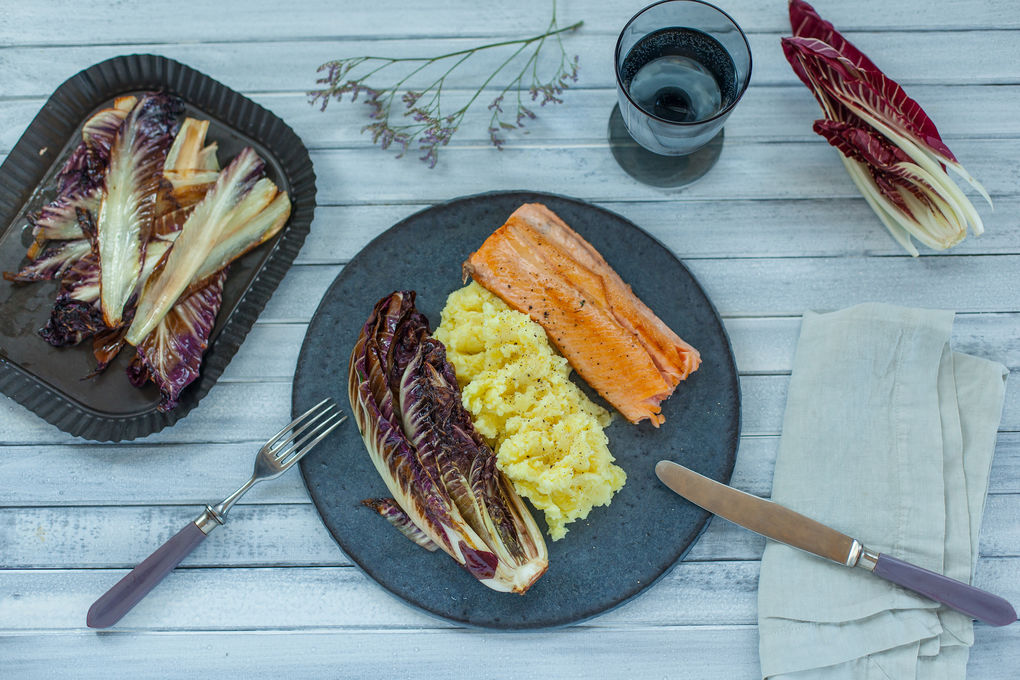 Saiblingsfilet mit fruchtigem Radicchio und Kartoffelstampf