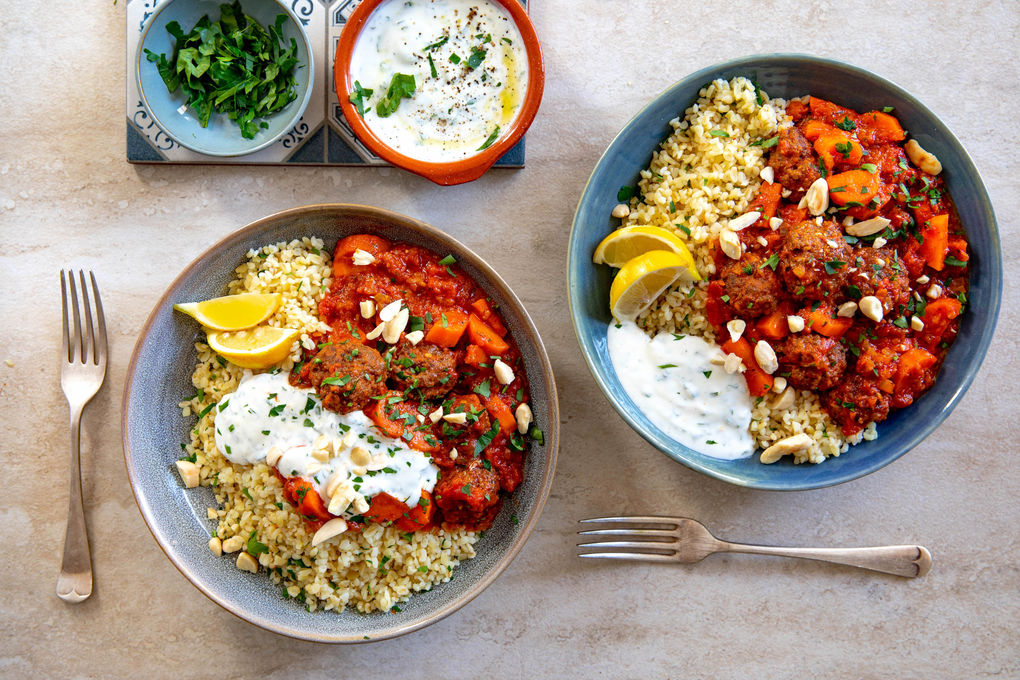 Marokkanische Fleischbällchen in Tomatenragout, dazu Bulgur